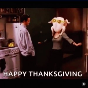 感謝祭のシンボルとなった22年前の『フレンズ』のワンシーン（画像は『Courteney Cox　2020年11月26日付Instagram「Happy Thanksgiving xoxo」』のスクリーンショット）