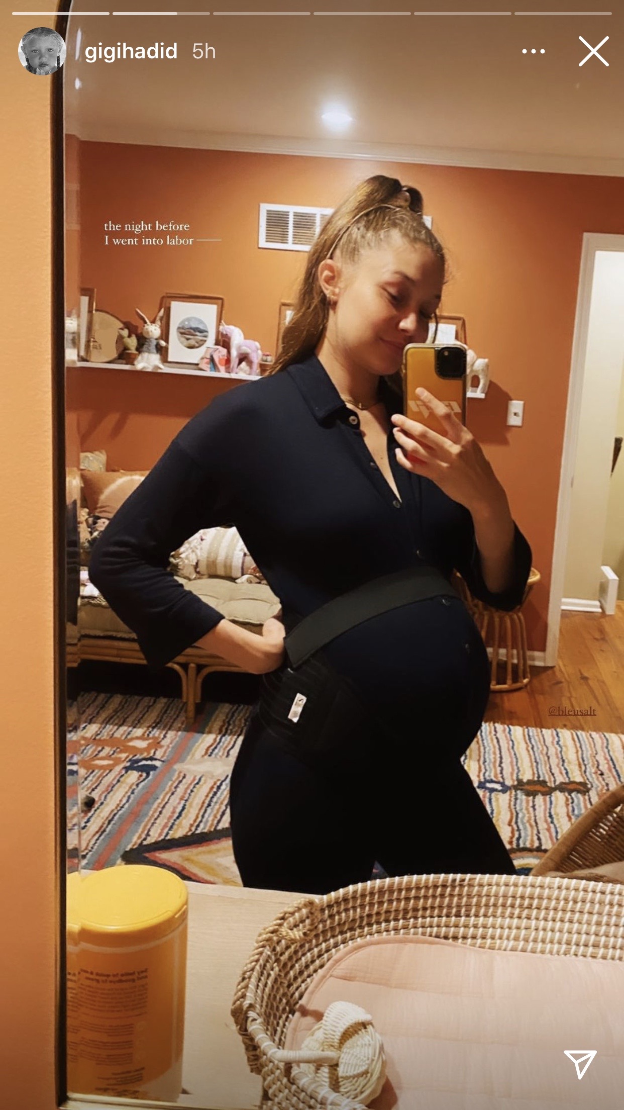 ジジの出産直前セルフィー（画像は『Gigi Hadid　2020年12月7日付Instagram』のスクリーンショット）