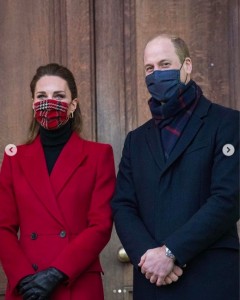 「Emilia Wickstead」のシルク素材のマスクが話題に（画像は『Duke and Duchess of Cambridge　2020年12月8日付Instagram「Thank you NHS」』のスクリーンショット）