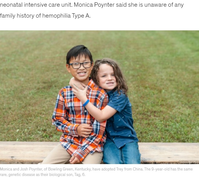 仲良しの兄弟（画像は『Good Morning America　2020年12月16日付「Couple adopts boy with same rare disease as their biological son」』のスクリーンショット）