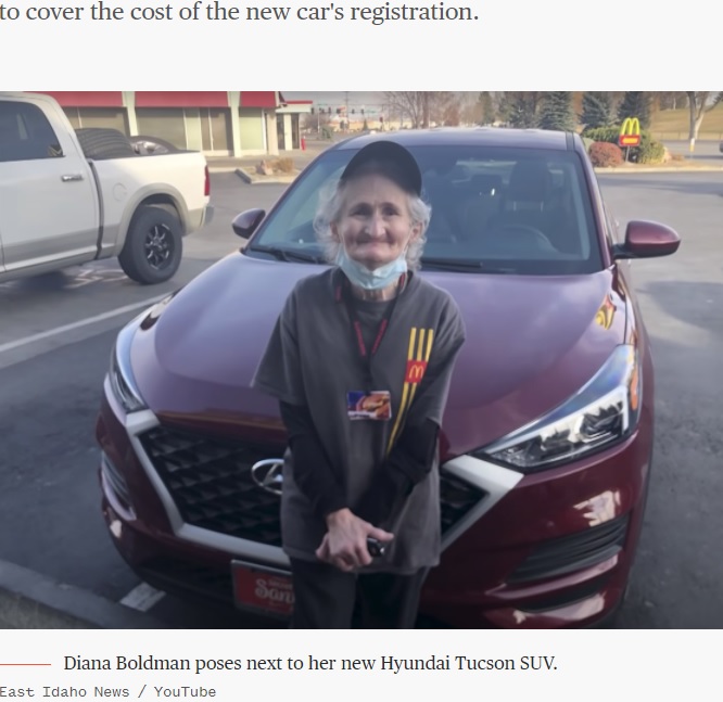 新車を前に嬉しそうなダイアナさん（画像は『TODAY　2020年12月19日付「Grandmother working at McDonald’s receives big surprise from local Secret Santa」（East Idaho News / YouTube）』のスクリーンショット）