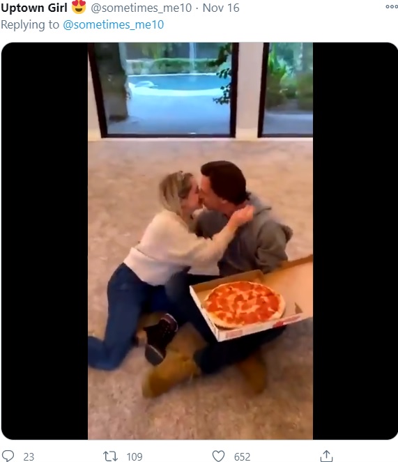 思い出のピザを準備した男性（画像は『Uptown Girl　2020年11月16日付Twitter』のスクリーンショット）