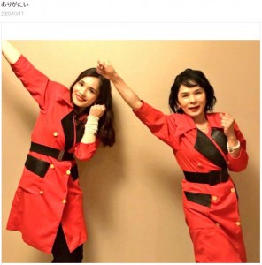 平野ノラの“バブリー”な衣装も母の手作り（画像は『平野ノラ　2020年10月17日付オフィシャルブログ「ありがたい」』のスクリーンショット）