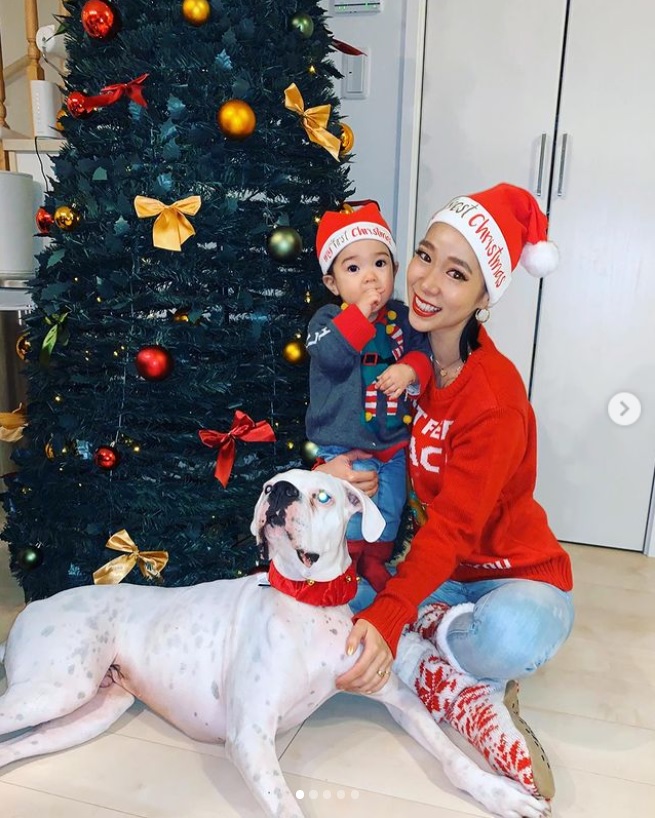 昨年は友人とクリスマス会を楽しんでいた紅蘭（画像は『紅蘭　2019年12月25日付Instagram「はっぴーくりすます　娘はFirst christmas」』のスクリーショット）
