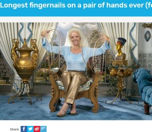 これまでの最高記録を持つリー・レッドモンドさん（画像は『Guinness World Records　2008年2月23日付「Longest fingernails on a pair of hands ever （female）」』のスクリーンショット）