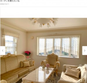 家具やカーテンも松居一代のお気に入りのものばかり（画像は『松居一代　2020年12月11日付オフィシャルブログ「カーテンを替えたいね」』のスクリーンショット）