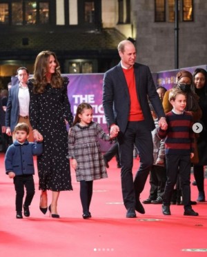 【イタすぎるセレブ達】ウィリアム王子夫妻の子供達がレッドカーペットデビュー！　パパに“ツンデレ”なシャーロット王女が注目の的に