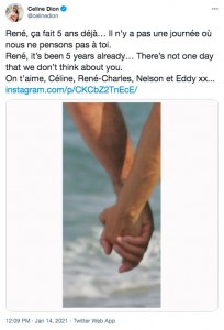 「今も夫の手を握りしめ、語りかけている」とセリーヌ（画像は『Celine Dion　2021年1月14日付Twitter「René, ça fait 5 ans déjà… Il n’y a pas une journée où nous ne pensons pas à toi.」』のスクリーンショット）