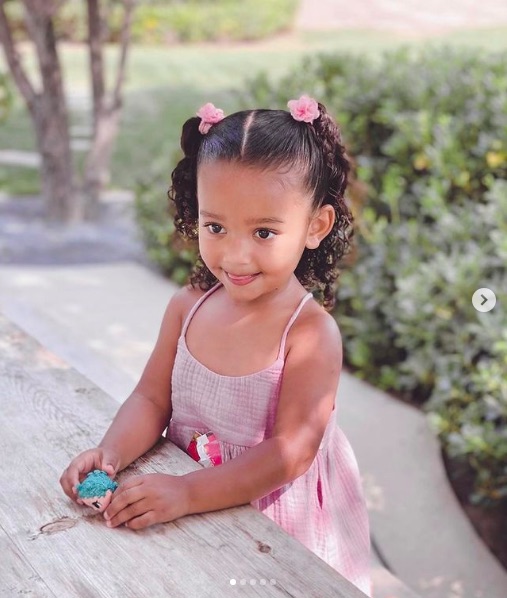 カーダシアン家イチの美少女、シカゴちゃんが3歳に（画像は『Kim Kardashian West　2021年1月15日付Instagram「My Chi Chi princess today you are three!!!」』のスクリーンショット）