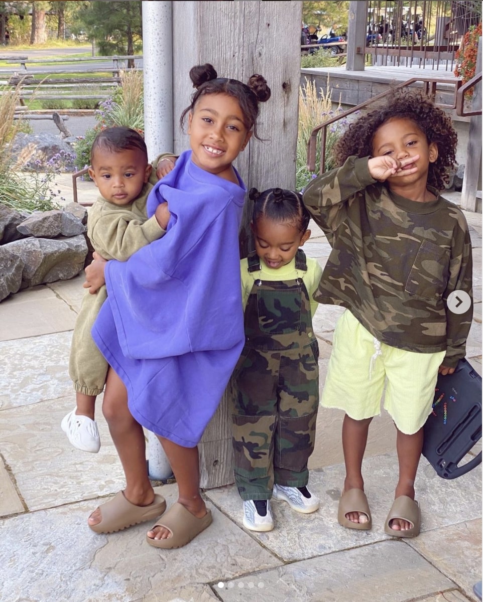 キムとカニエの子ども達（画像は『Kim Kardashian West　2020年9月29日付Instagram「How did I get so lucky?!?!?!」』のスクリーンショット）