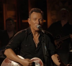 “ボス”ことブルースもリモートでパフォーマンスを行う予定（画像は『Bruce Springsteen　2019年10月5日付Instagram「Watch “Sundown” captured from Bruce's upcoming directorial debut ‘Western Stars’ with Thom Zimny now on YouTube.」』のスクリーンショット）