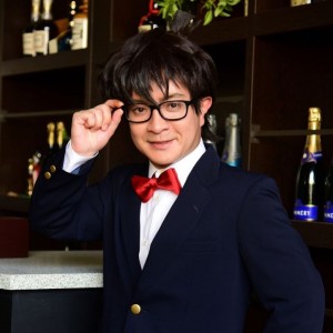 名探偵コナンに扮した濱田岳（画像は『バイプレイヤーズ テレビ東京 2021年1月8日放送　2021年1月9日付Instagram「第1話ご視聴ありがとうございました」』のスクリーンショット）
