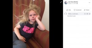 髪が逆立っているライラちゃん（画像は『Lyla Grace Barlow　2018年8月17日付Facebook』のスクリーンショット）