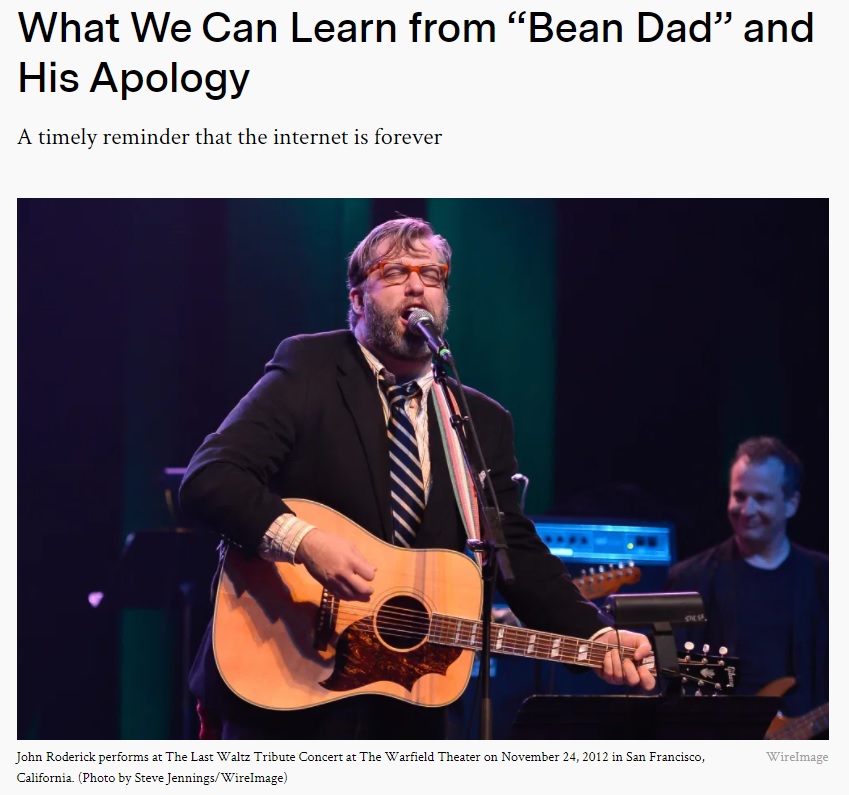ミュージシャンとして活動するジョンさん（画像は『InsideHook　2021年1月5日付「What We Can Learn from “Bean Dad” and His Apology」（Photo by Steve Jennings/WireImage）』のスクリーンショット）