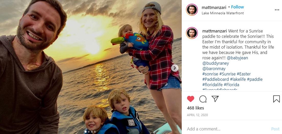 感電事故で奇跡の生還をした男性と家族（画像は『Matt Manzari・Wolfwithin　2020年4月12日付Instagram「Went for a Sunrise paddle to celebrate the Sonrise!!!」』のスクリーンショット）