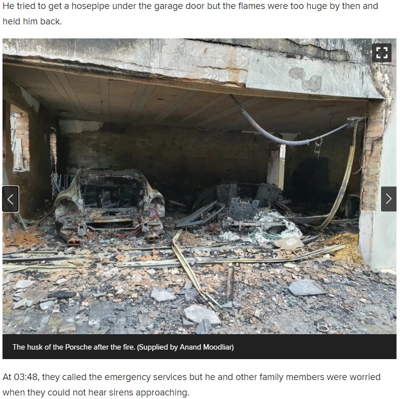 燃え尽きて灰になってしまったポルシェとランドローバー（画像は『News24 2021年1月10日付「WATCH | Joburg man horrified to find fire station closed as his Porsche, Land Rover burn」』のスクリーンショット）