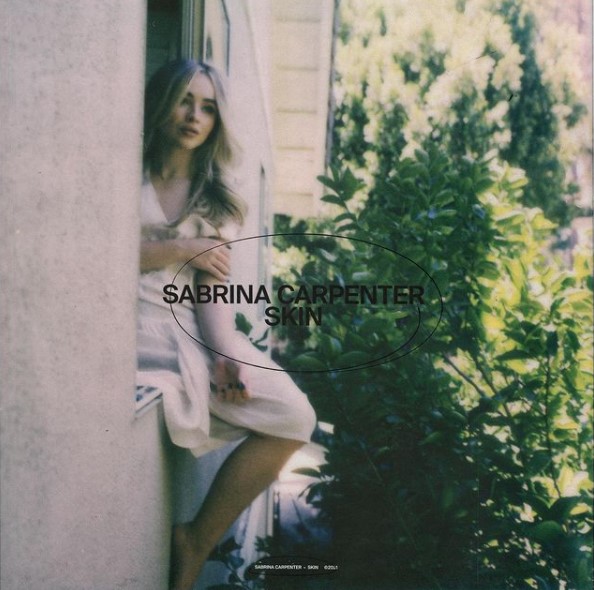 ファンがざわついたサブリナの新曲『Skin』（画像は『Sabrina Carpenter　2021年1月22日付Instagram「skin.」』のスクリーンショット）