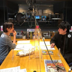 『たまむすび』でトークする赤江珠緒と博多大吉（画像は『TBSラジオ「たまむすび」　2021年1月6日付Instagram「水曜のハイライト 今日から生放送」』のスクリーンショット）