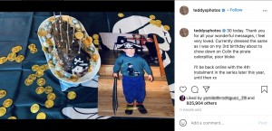 エドが投稿した幼少期の写真とケーキ（画像は『Ed Sheeran　2021年2月17日付Instagram「30 today.」』のスクリーンショット）