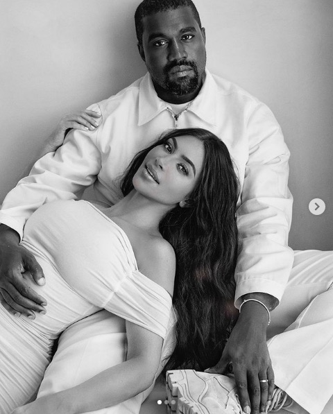 2か月前にはラブラブショットも投稿していたキム（画像は『Kim Kardashian West　2020年11月22日付Instagram「Happy 10 year anniversary to Kanye’s “My Beautiful Dark Twisted Fantasy” album.」』のスクリーンショット）