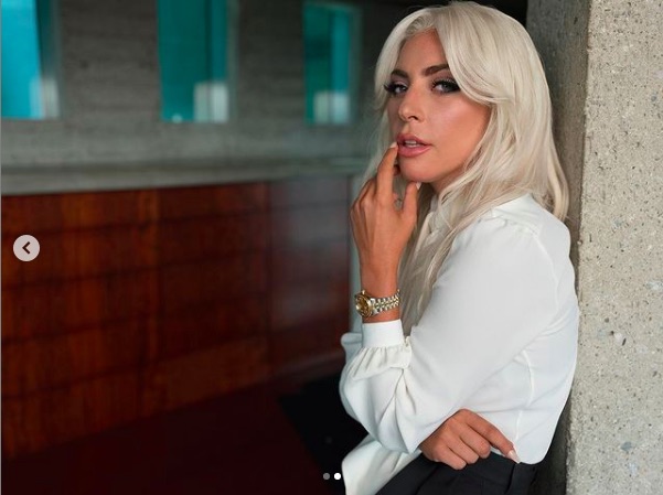 「発見者には5000万円超の謝礼金を」とツイートしていたレディー・ガガ（画像は『Lady Gaga　2021年2月17日付Instagram「＃BornToDare」』のスクリーンショット）