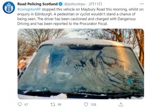 フロントガラスが凍り付いたまま運転する危険な車も（画像は『Road Policing Scotland　2021年2月11日付Twitter「＃LivingstonRP stopped this vehicle on Maybury Road this morning, whilst on enquiry in Edinburgh.」』のスクリーンショット）