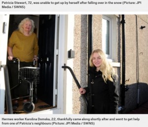 助けを呼んだハーミースの女性配達員とパトリシアさん（画像は『Metro　2021年2月12日付「Royal Mail postman leaves pensioner lying in snow because he’s ‘too tired’ to help」（Picture: JPI Media / SWNS）』のスクリーンショット）