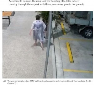 バッグを取り返すと颯爽とレストランへ戻っていった女性（画像は『PerthNow　2021年2月22日付「Dramatic footage shows Gold Coast grandma fight off alleged thief in carpark tussle」（Credit: Channel 7）』のスクリーンショット）