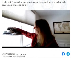 リリーを家族として迎え入れたことで、うつ症状も改善したというサンディさん（画像は『KGW　2021年2月16日付「Rescue cat detects dangerous gas leak at Lake Oswego home, saving owners」』のスクリーンショット）