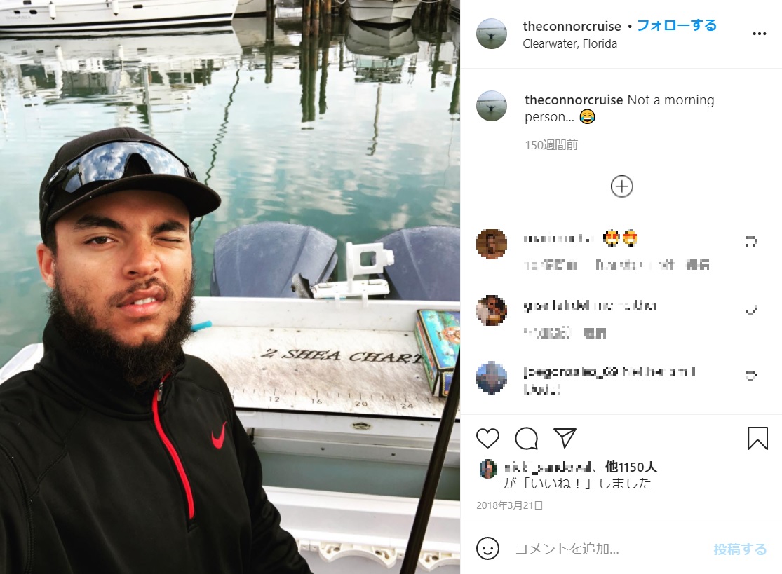 2018年、フロリダの海でボートに乗るコナー（画像は『Connor Cruise　2018年3月20日付Instagram「Not a morning person...」』のスクリーンショット）