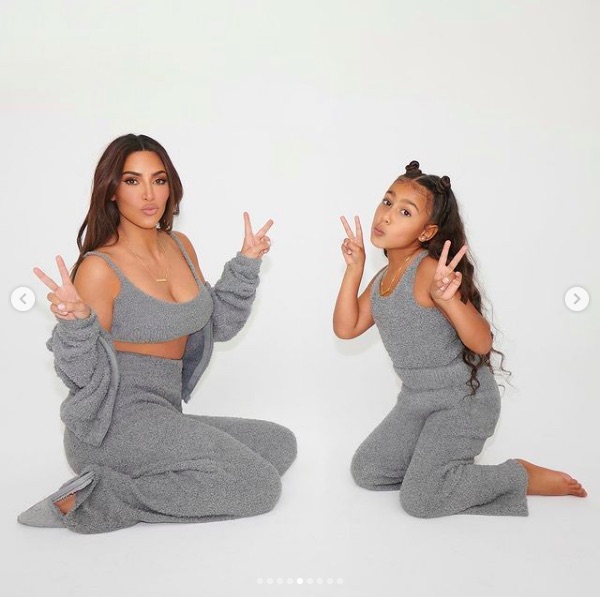 「SKIMS」の売上も好調で願ったり叶ったり（画像は『Kim Kardashian West　2020年11月16日付Instagram「The drop you’ve been waiting for: NEW ＠SKIMS Cozy styles and our first ever sets for KIDS!」』のスクリーンショット）