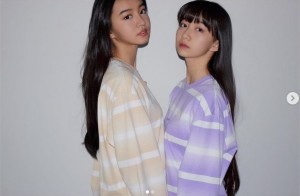 木村拓哉が撮影したKoki,とCocomi。着ている服は木村拓哉が買ったもの（画像は『cocomi_553_official　2020年3月26日付Instagram「1枚目はキメキメに。」』のスクリーンショット）