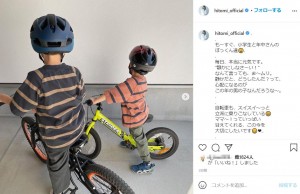 hitomiの長男と次男（画像は『hitomi　2021年3月19日付Instagram「もーすぐ、小学生と年中さんのぼっくん達」』のスクリーンショット）