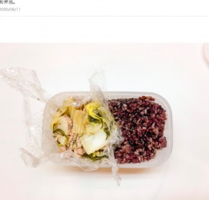 栄養豊富な古代米のお弁当（画像は『ホラン千秋　2020年6月11日付オフィシャルブログ「お弁当。」』のスクリーンショット）