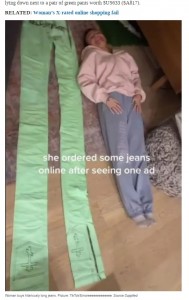 エムさんの身長をはるかに超えたズボン丈（画像は『news.com.au　2021年3月16日付「Woman buys hilariously long jeans in online shopping mistake」（Picture: TikTok/Emareeeeeeeeeeeee Source:Supplied）』のスクリーンショット）