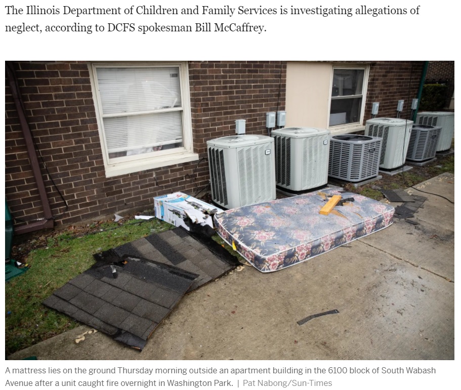 近所の人が機転を利かせてベッドマットレスを用意（画像は『Chicago Sun-Times　2021年3月18日付「Child escapes South Side fire by jumping onto mattress from 3rd-floor apartment; 2 siblings rescued」（Pat Nabong/Sun-Times）』のスクリーンショット）