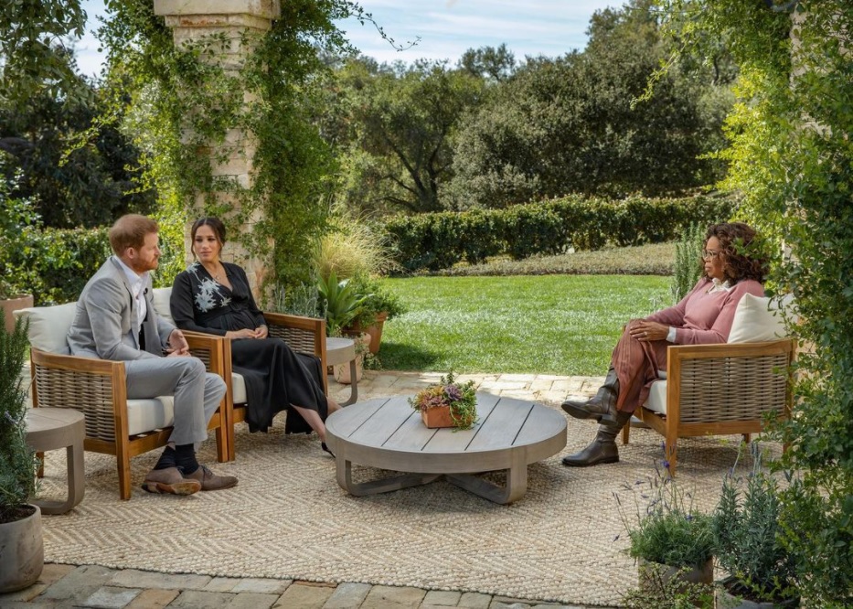 王室離脱後、初となるヘンリー王子夫妻のインタビューは現地時間7日に放送（画像は『O, The Oprah Magazine　2021年2月28日付Instagram「Your first look at @oprah’s interview with Prince Harry and Meghan Markle has arrived.」』のスクリーンショット）