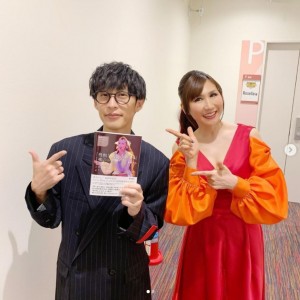 オーイシマサヨシと高橋洋子『アニソンバトル』オフショット（画像は『高橋洋子 Yoko TAKAHASHI　2021年3月25日付Instagram「アニソンバトルをご覧くださりありがとうございました♪」』のスクリーンショット）