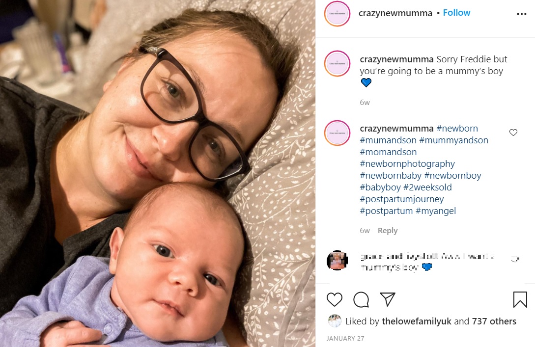 1月に自宅で誕生した男児と母親（画像は『Ella Roberts　2021年1月27日付Instagram「Sorry Freddie but you’re going to be a mummy’s boy」』のスクリーンショット）