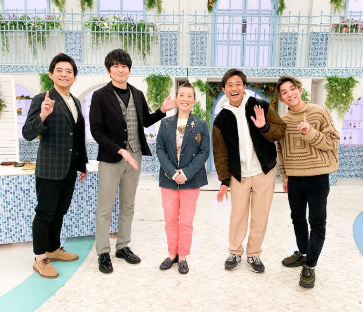 『あさイチ』に出演した高尾美穂氏（中央）（画像は『Miho Takao　2021年3月12日付Instagram「あさイチで、初めてこんなお写真撮って頂きました」』のスクリーンショット）