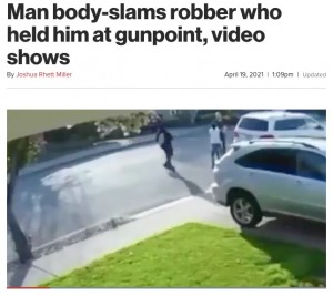 【海外発！Breaking News】武装した車両強盗犯の少年2人、襲おうとした男性に投げ飛ばされる（米）＜動画あり＞