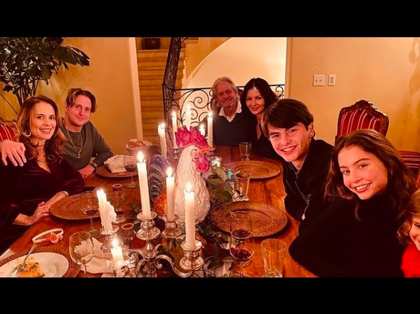 昨年の感謝祭は家族そろってお祝い（画像は『Catherine Zeta-Jones　2020年11月26日付Instagram「Thankful.」』のスクリーンショット）