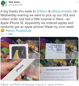 iPhoneを手にして「衝撃的でした」とニックさん（画像は『Nick James　2021年4月11日付Twitter「A big thanks this week to ＠Tesco ＆ ＠tescomobile.」』のスクリーンショット）