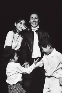 2020年11月に公開された矢部浩之・青木裕子、2人の息子たちの家族ショット