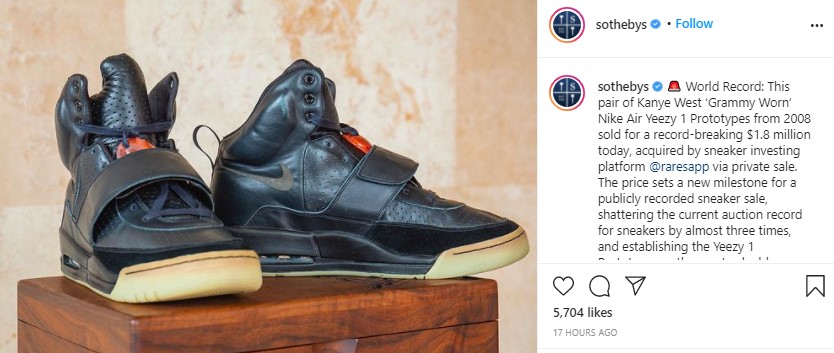 カニエとナイキがコラボした「エアイージー1」（画像は『Sotheby’s　2021年4月26日付Instagram「World Record: This pair of Kanye West ‘Grammy Worn’ Nike Air Yeezy 1 Prototypes from 2008 sold for a record-breaking ＄1.8 million today, acquired by sneaker investing platform ＠raresapp via private sale.」』のスクリーンショット）