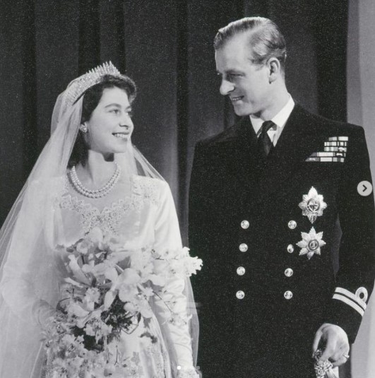 1947年に結婚し、73年にわたって連れ添った女王と王配（画像は『The Royal Family　2021年4月16日付Instagram「The Duke of Edinburgh was a loving husband and a devoted father, grandfather and great-grandfather.」』のスクリーンショット）