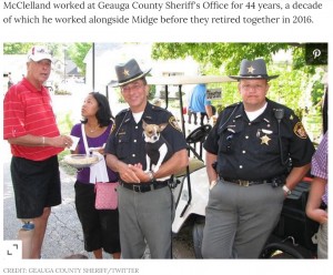 強い絆で結ばれていたダンさんとミッジ（画像は『People.com　2021年4月19日付「Retired Ohio Sheriff and World Record-Holder K-9 Partner Die Within Hours of Each Other」（CREDIT: GEAUGA COUNTY SHERIFF/TWITTER）』のスクリーンショット）