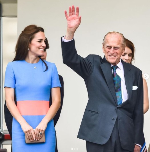 キャサリン妃とフィリップ王配（画像は『Duke and Duchess of Cambridge　2020年6月10日付Instagram「Wishing a very happy 99th Birthday to The Duke of Edinburgh!」』のスクリーンショット）