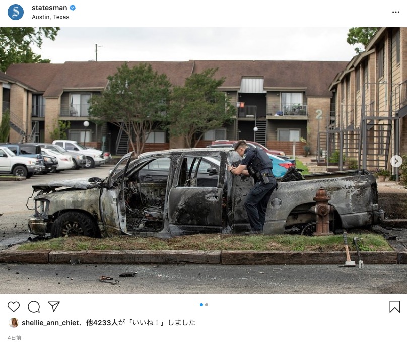 炎上して変わり果てたピックアップトラック（画像は『Austin American-Statesman　2021年5月26日付Instagram「“He’s still in there!”」』のスクリーンショット）