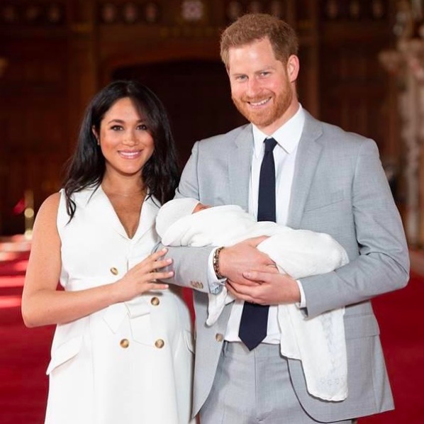 2019年、誕生間もないアーチーくんと（画像は『The Royal Family　2021年5月6日付Instagram「Wishing Archie Mountbatten-Windsor a very happy 2nd birthday today.」』のスクリーンショット）